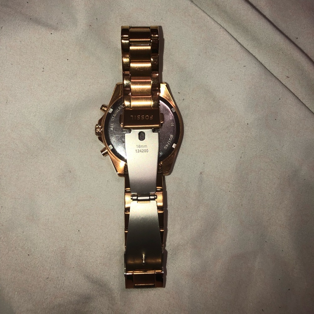 ROSE GOLD FOSSIL WATCH - Picture 7 of 8